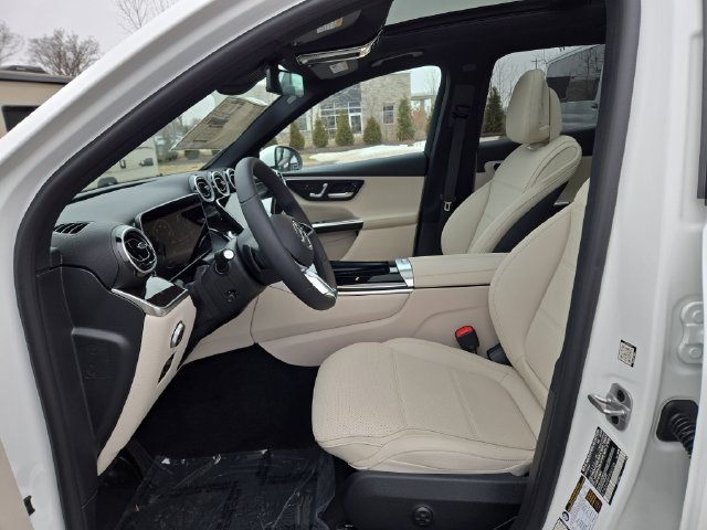 New 2026 Polar White Mercedes-Benz GLC300 image 24