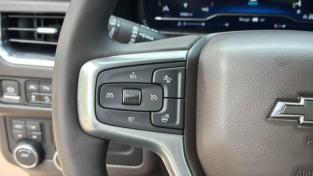 Used 2023 Summit White Chevrolet Z71 image 23