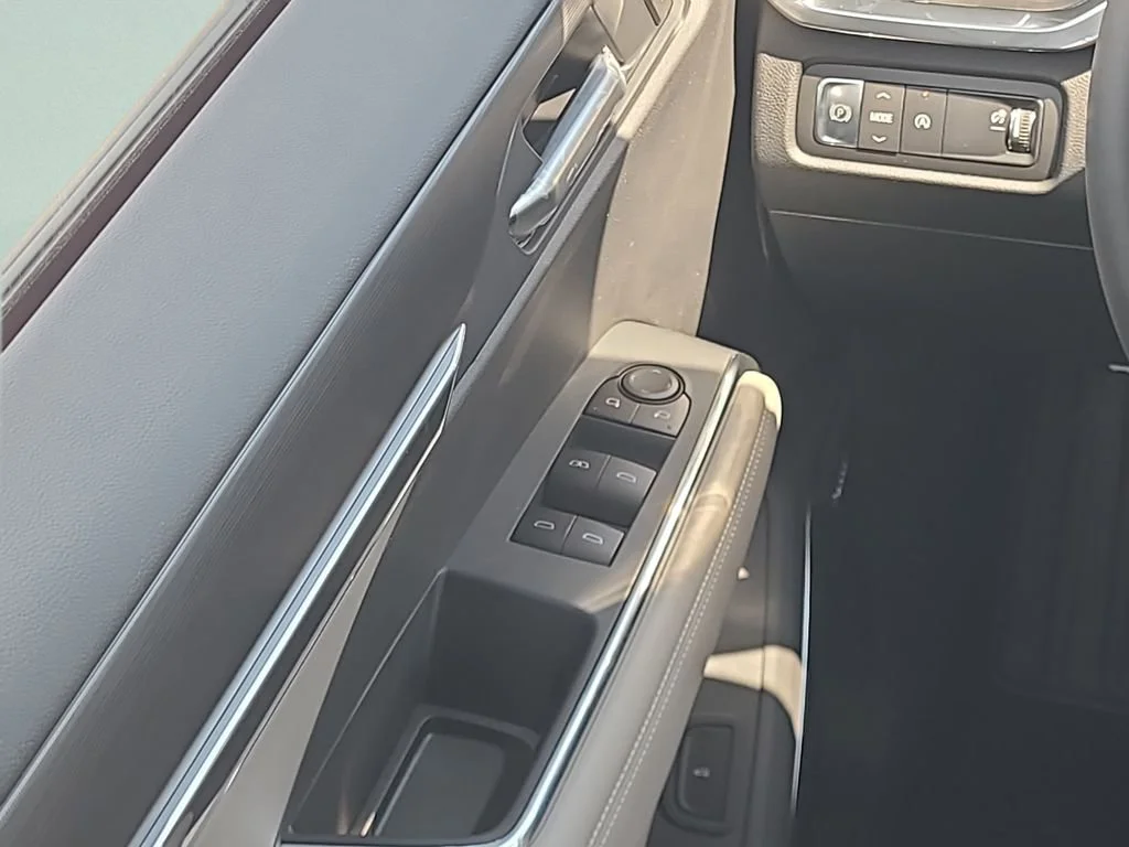 New 2026 Sterling Metallic GMC Elevation image 18