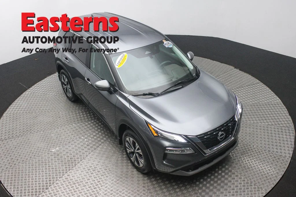 Used 2023 Gray Nissan SV image 3