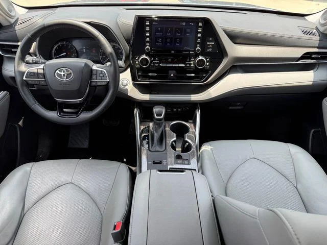 Certified Used 2020 MOON DUST Toyota Limited image 19
