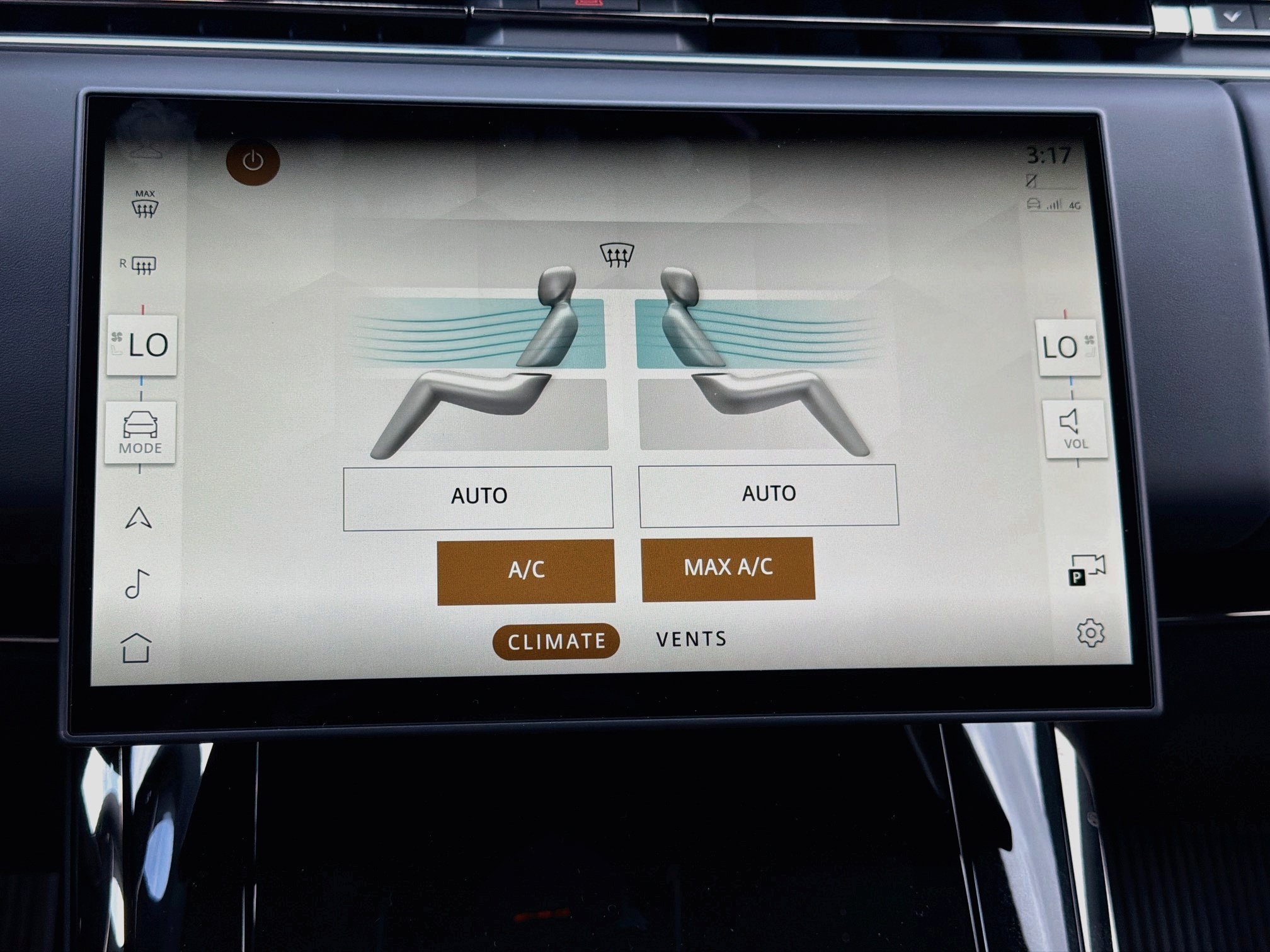 New 2027 Fuji White Land Rover Dynamic SE image 33