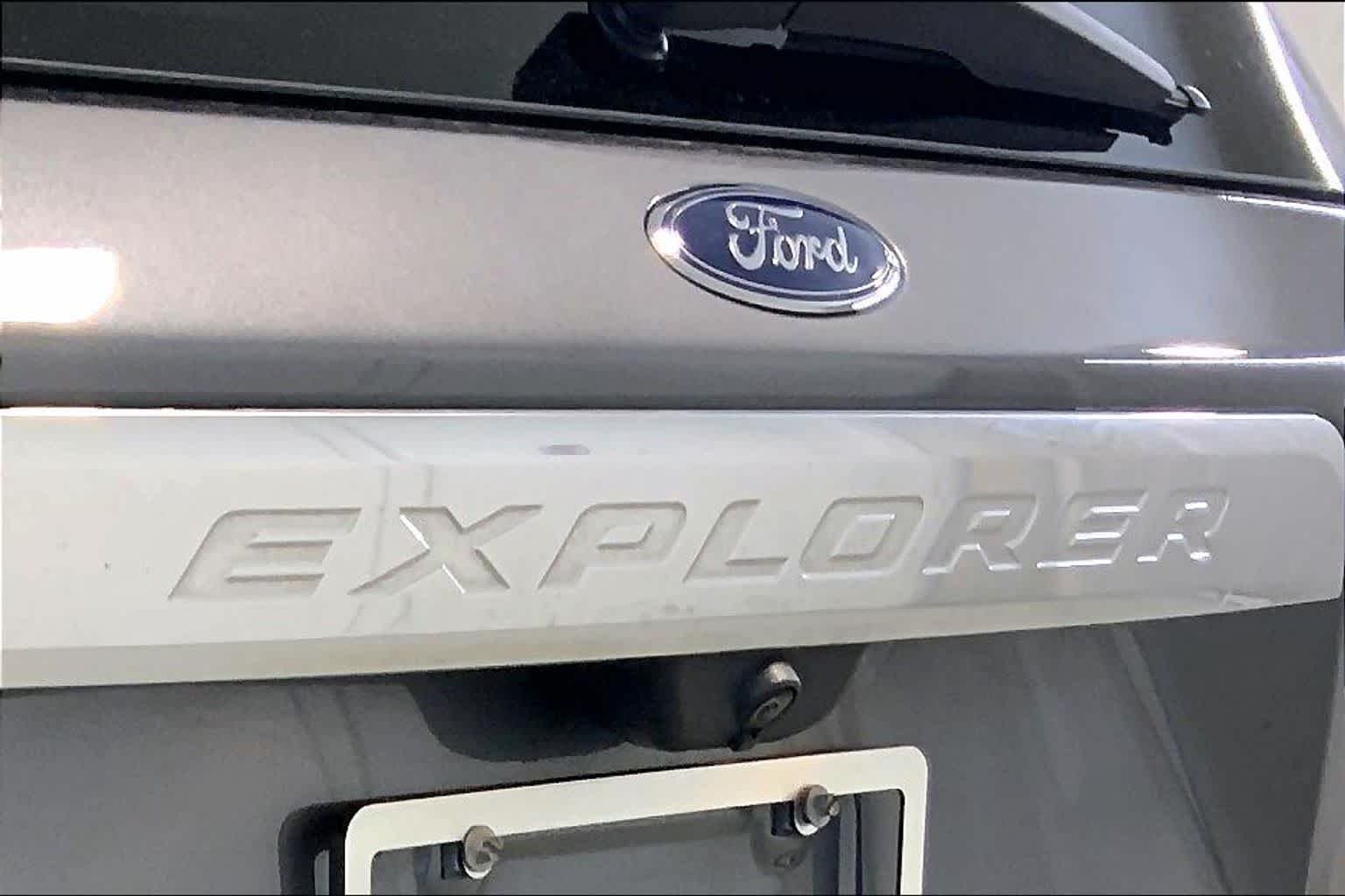 Used 2022 Carbonized Gray Ford Platinum image 28