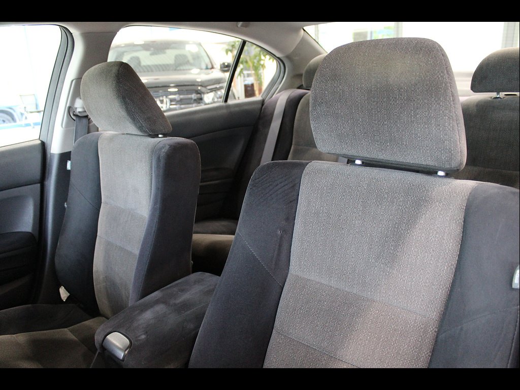 Used 2008 Alabaster Silver Metallic Honda LX image 14