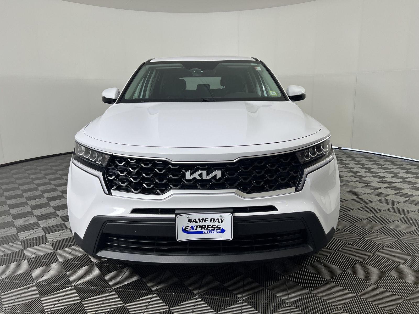 Used 2023 Glacial White Pearl Kia LX image 30