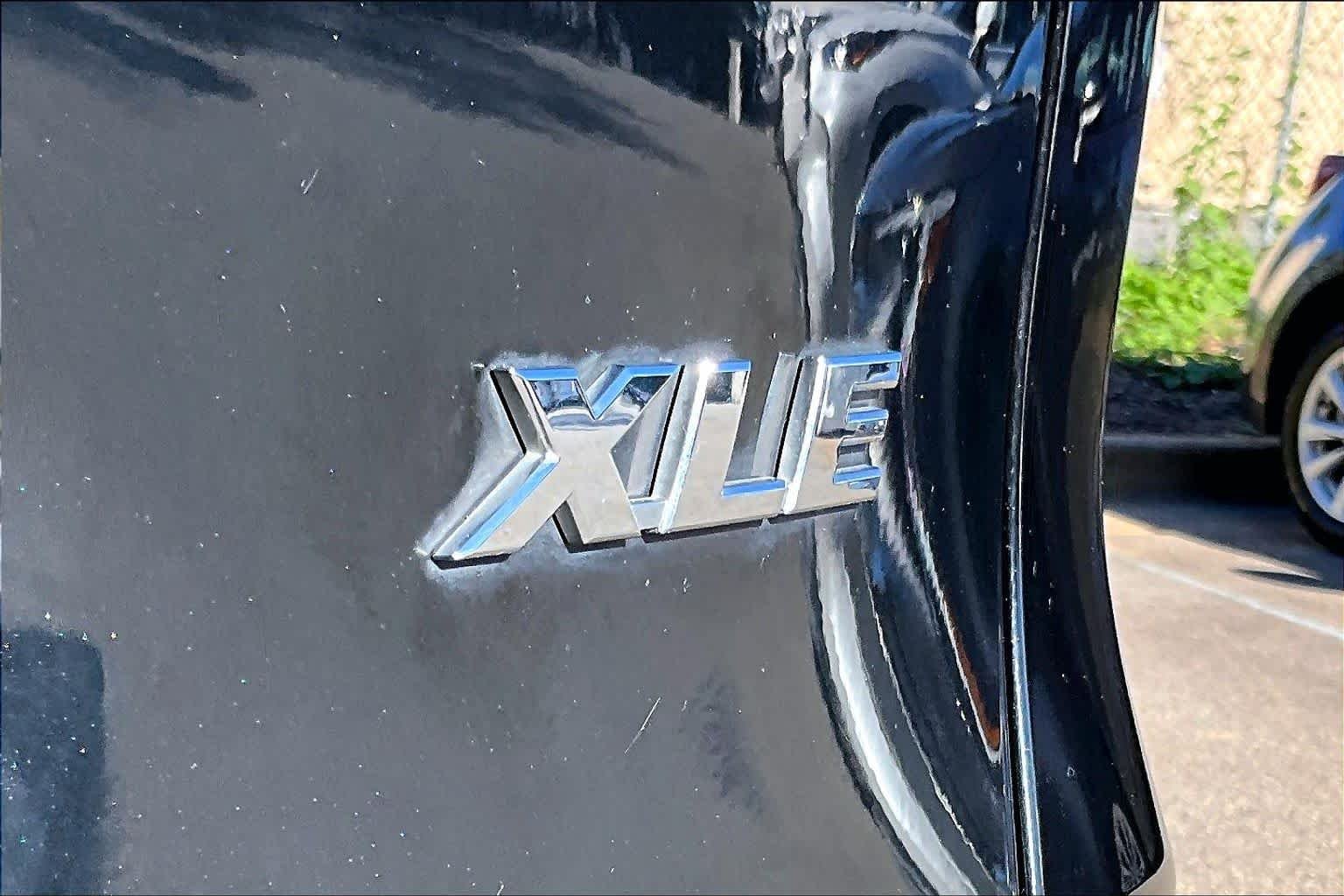 Used 2022 Midnight Black Metallic Toyota XLE image 10