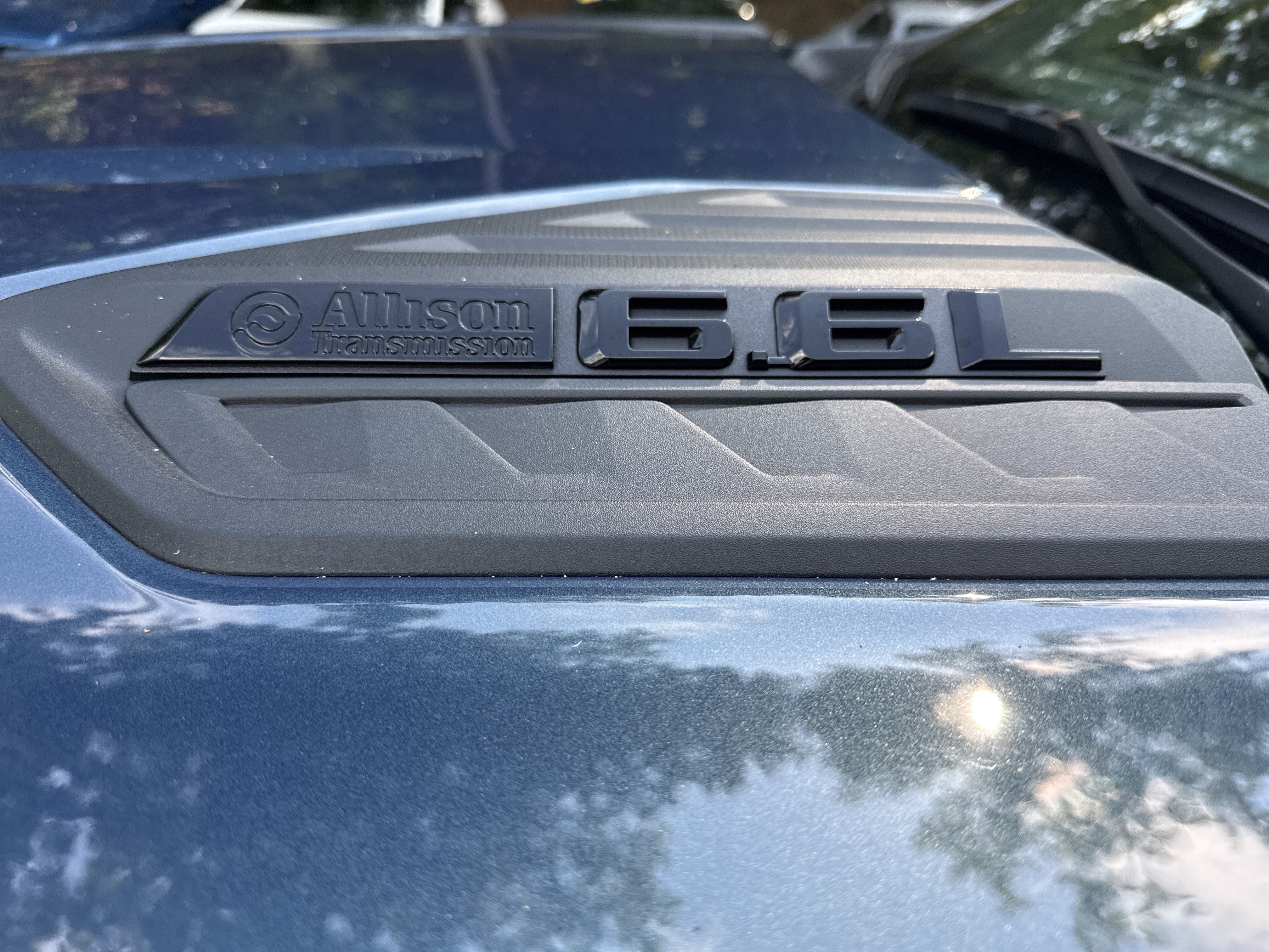 Used 2025 Lakeshore Blue Metallic Chevrolet LT image 13
