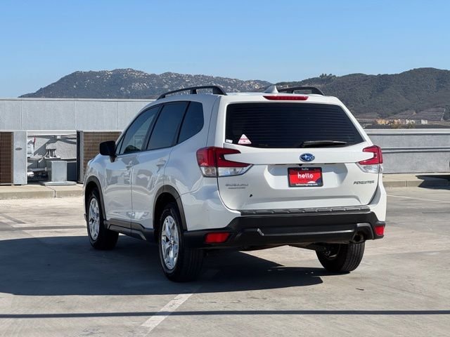 Used 2019 White Subaru Base image 31