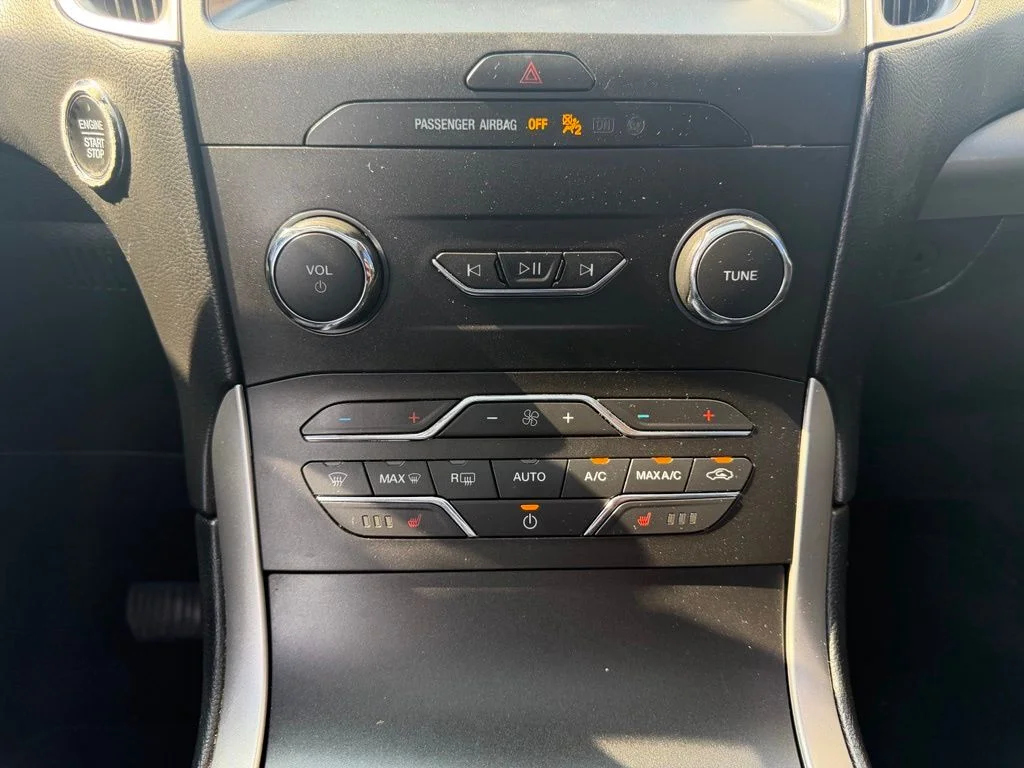 Used 2019 Black Ford SEL image 18