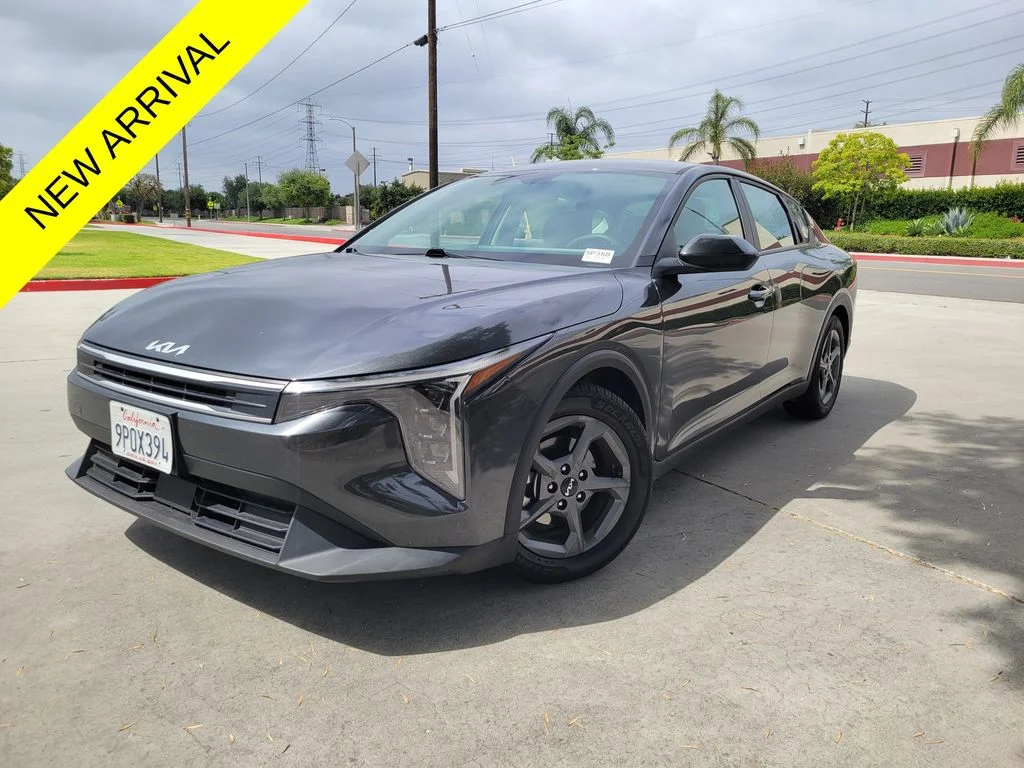2025 Kia K4 LXS AT's photo