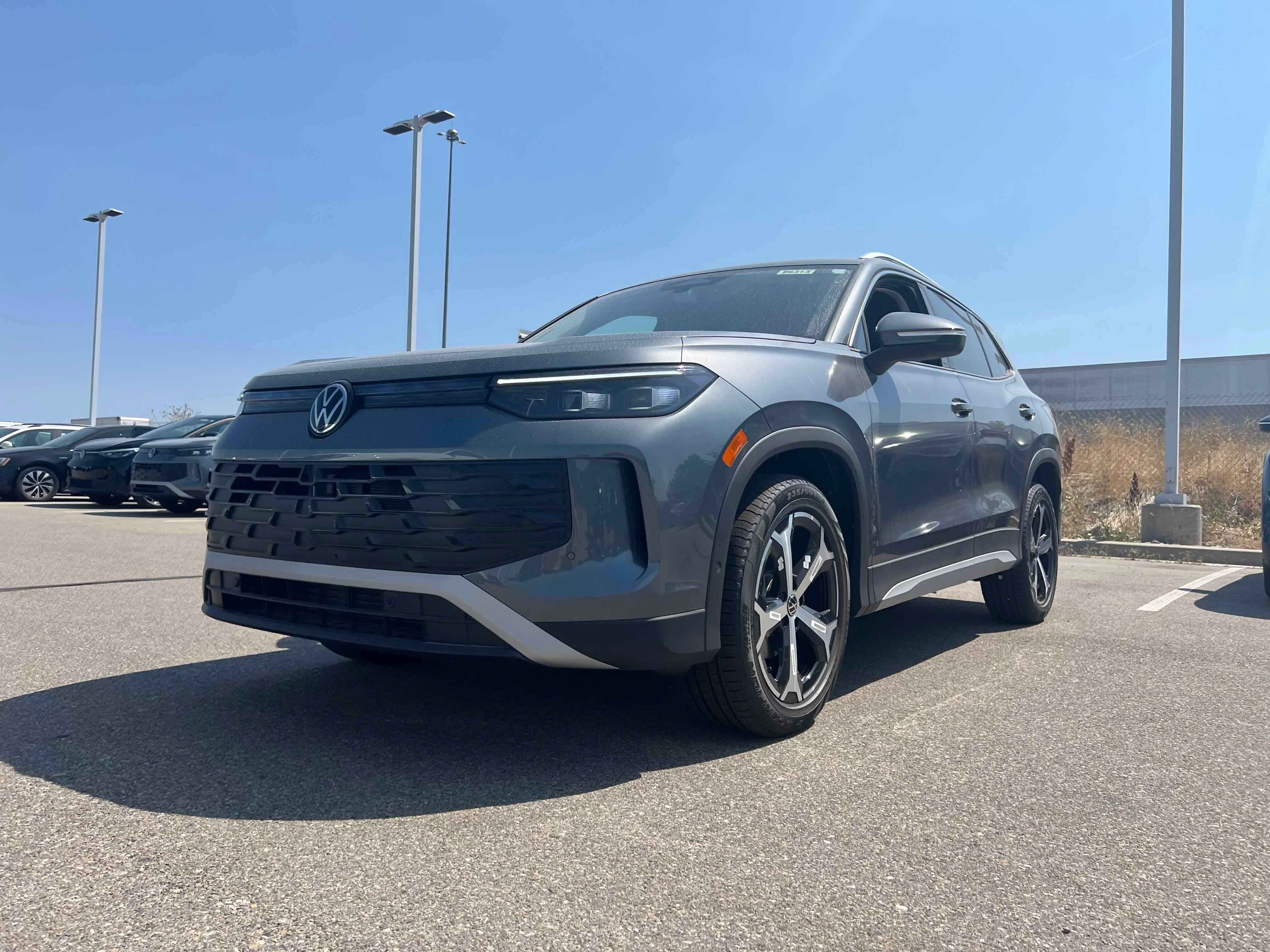 New 2025 Platinum Gray Volkswagen SE image 5