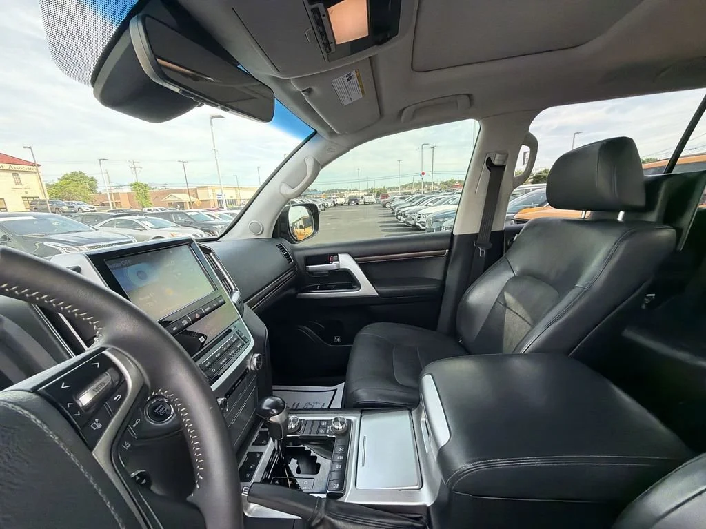 Used 2016 Black Toyota  image 11