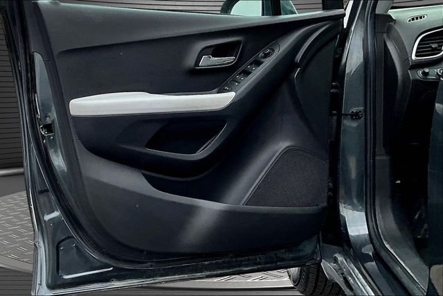 Used 2019 Gray Chevrolet LS image 18
