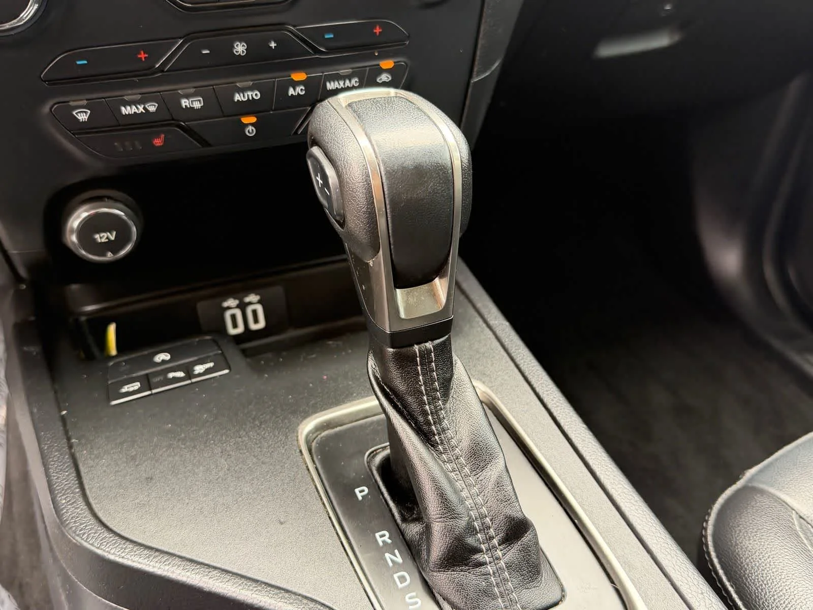 Used 2020 Oxford White Ford LARIAT image 22
