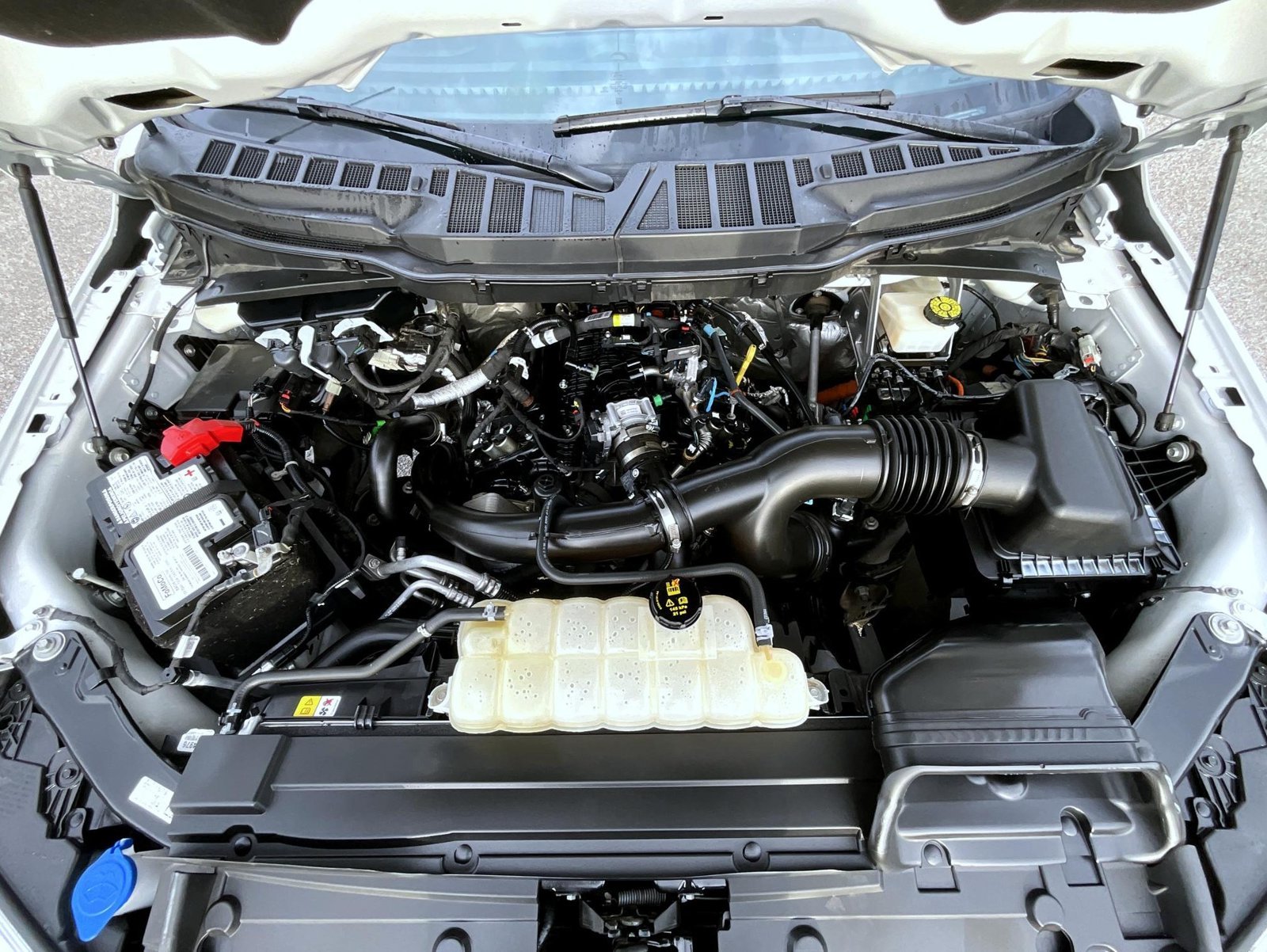Used 2023 White Ford XLT image 27
