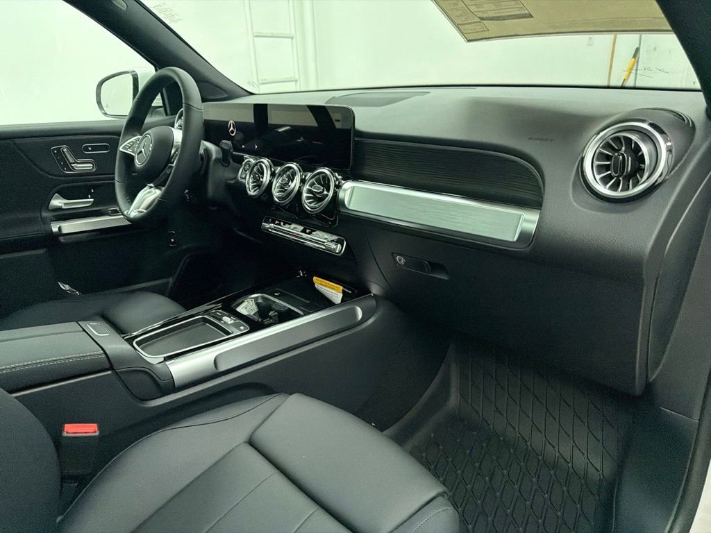 New 2026 Polar White Mercedes-Benz GLB 250 image 59