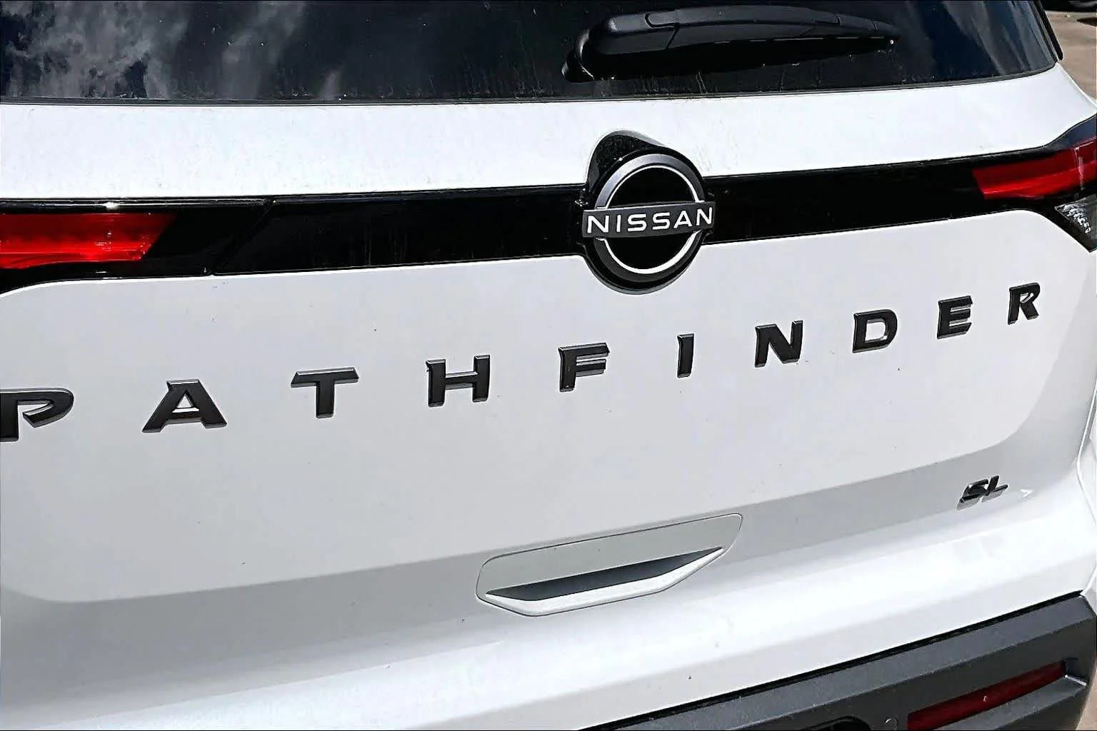 New 2026 Everest White Pearl TriCoat Nissan SL image 8