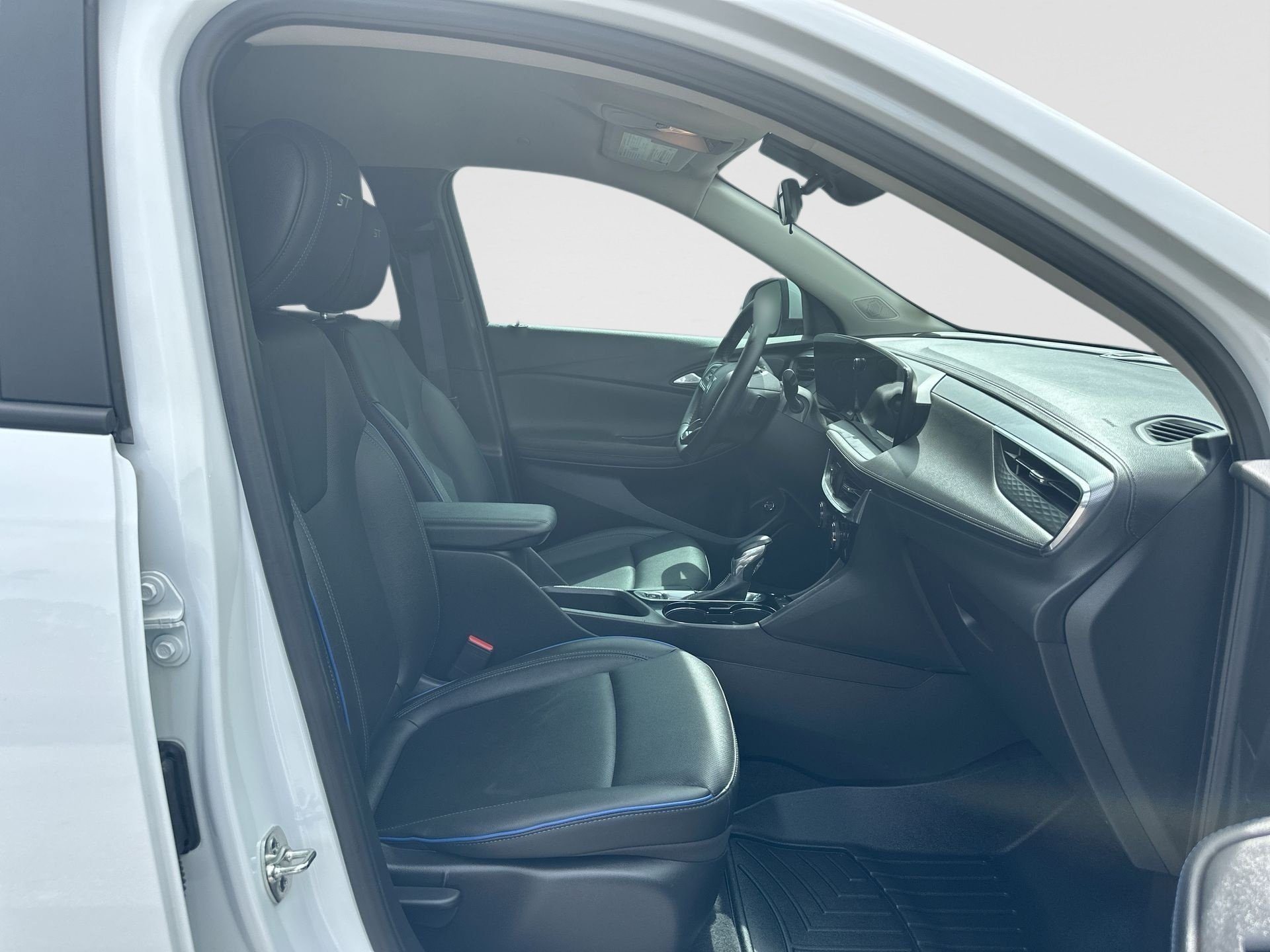 2025 Buick Encore GX Sport Touring - Photo 26