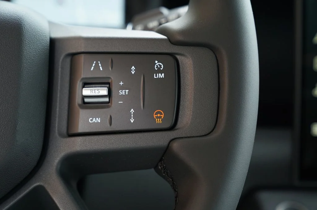Used 2026 Black Land Rover X-Dynamic SE image 17