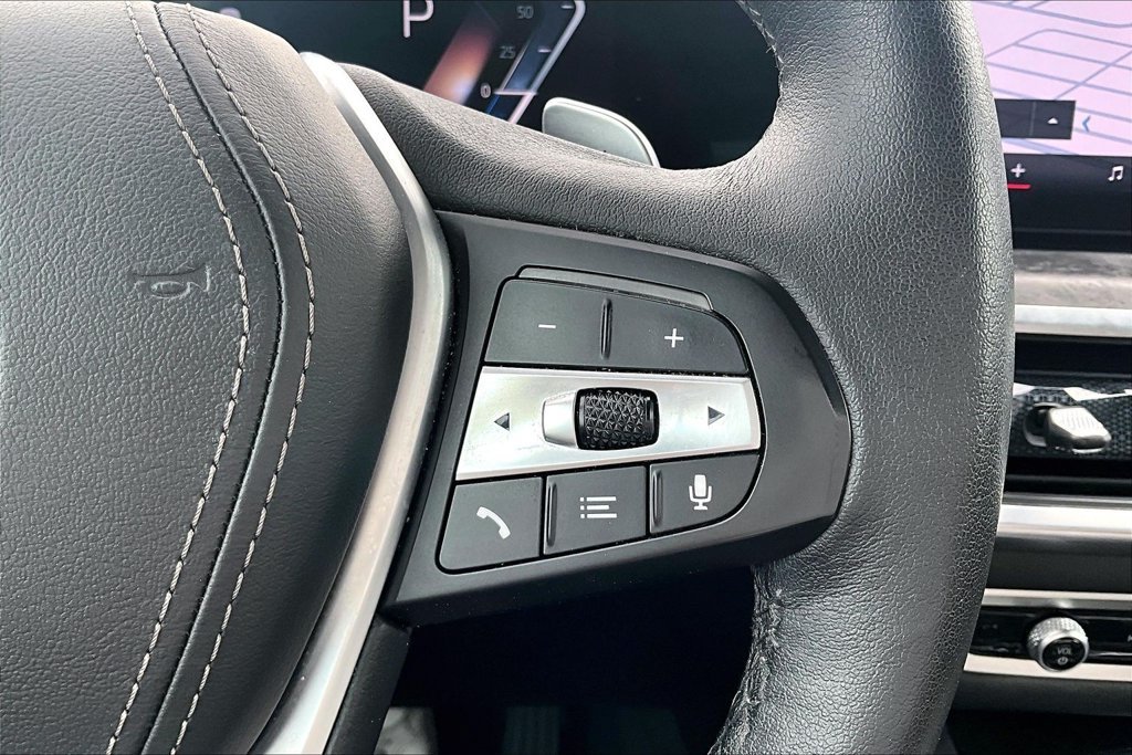 Used 2024 White BMW xDrive40i image 20