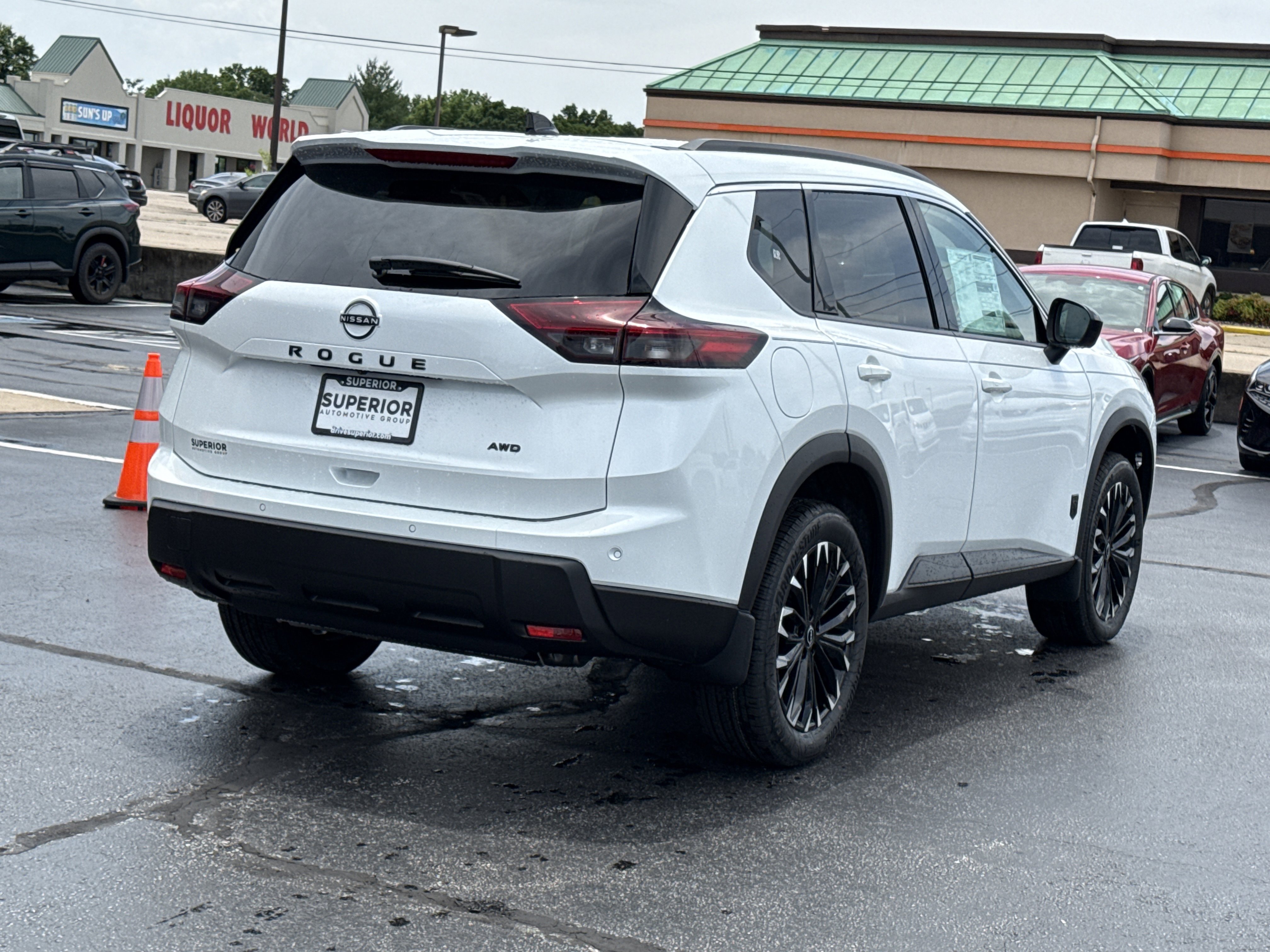 New 2026 Everest White Pearl TriCoat Nissan Dark Armor™ image 3