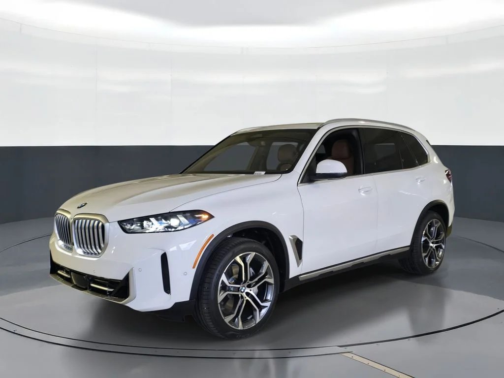 Used 2026 White BMW sDrive40i image 1