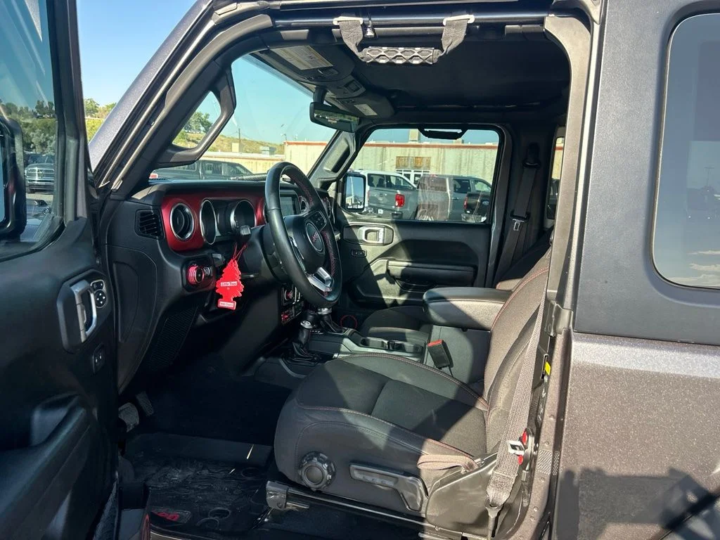Used 2022 Crystal Metallic Jeep Rubicon image 12