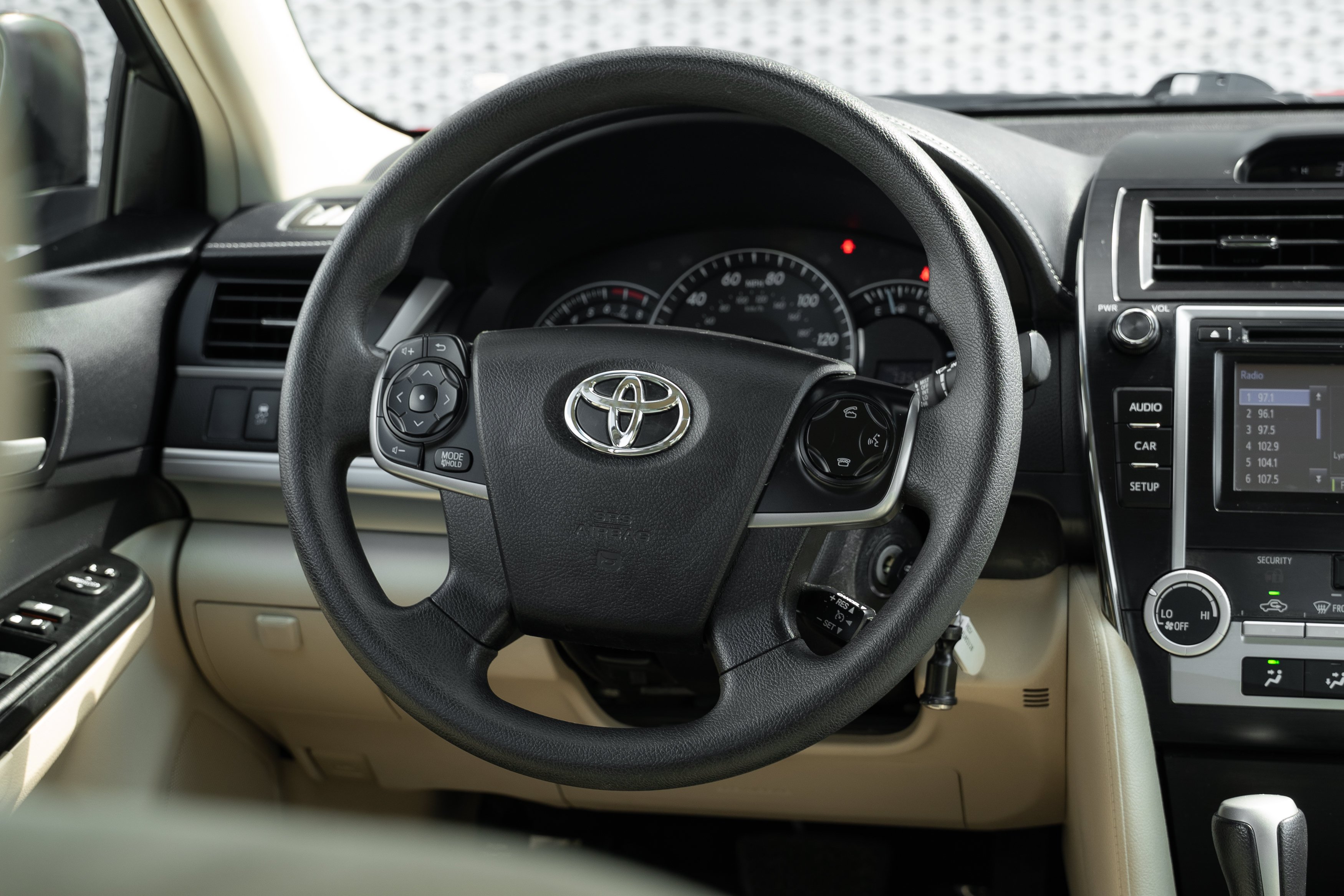 Used 2014 Barcelona Red Metallic Toyota LE image 9