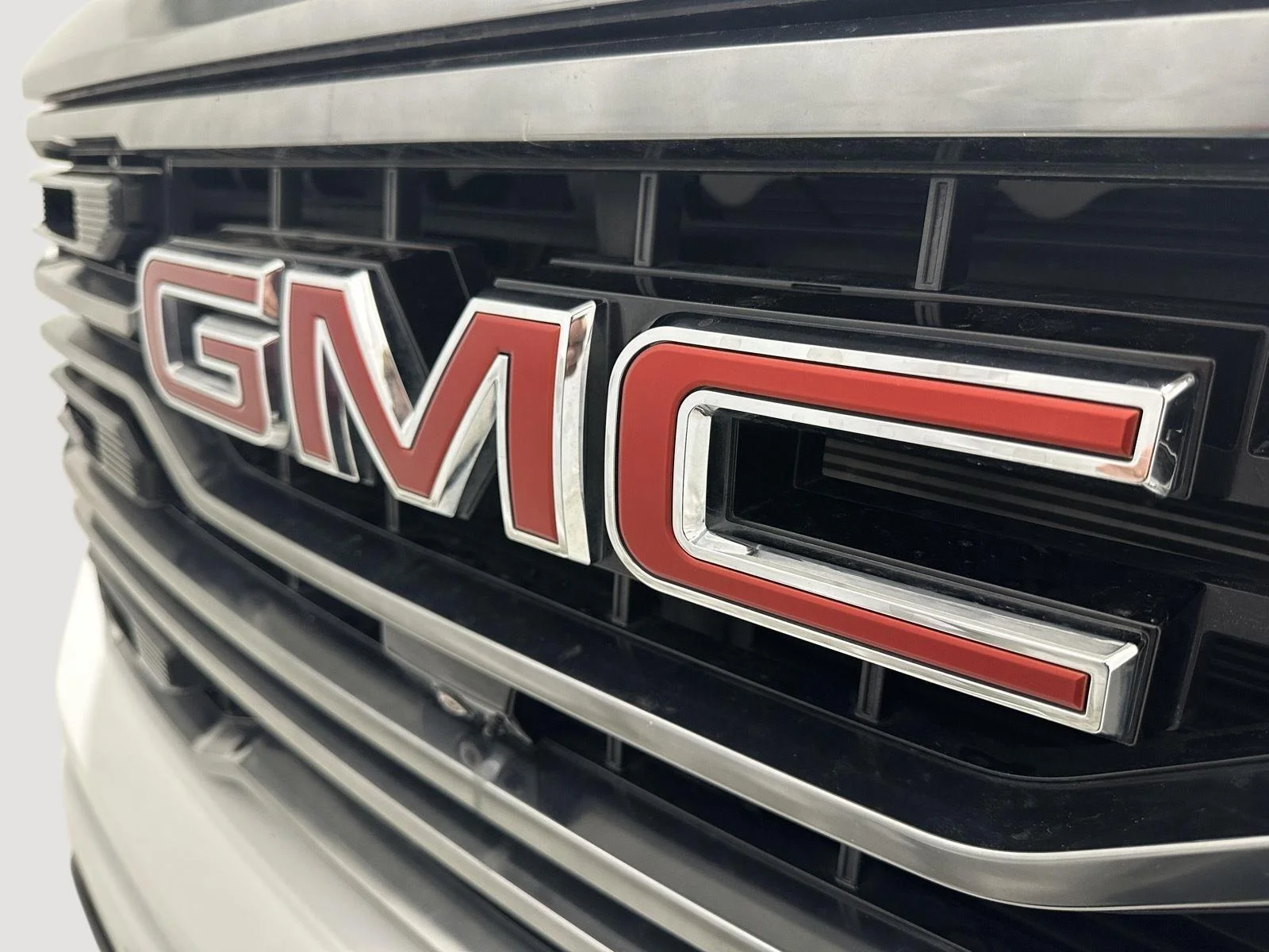 Used 2023 SUMMIT WHITE GMC AT4 image 29