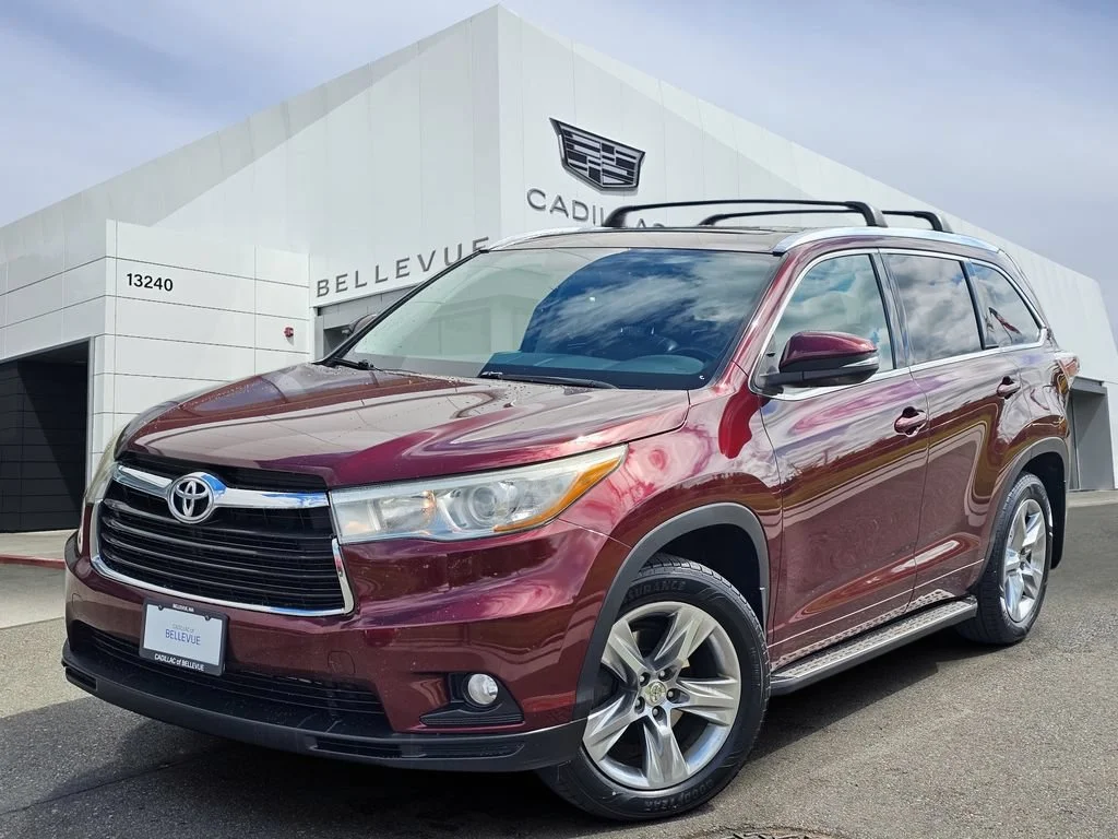 Used 2015  Toyota Limited image 1