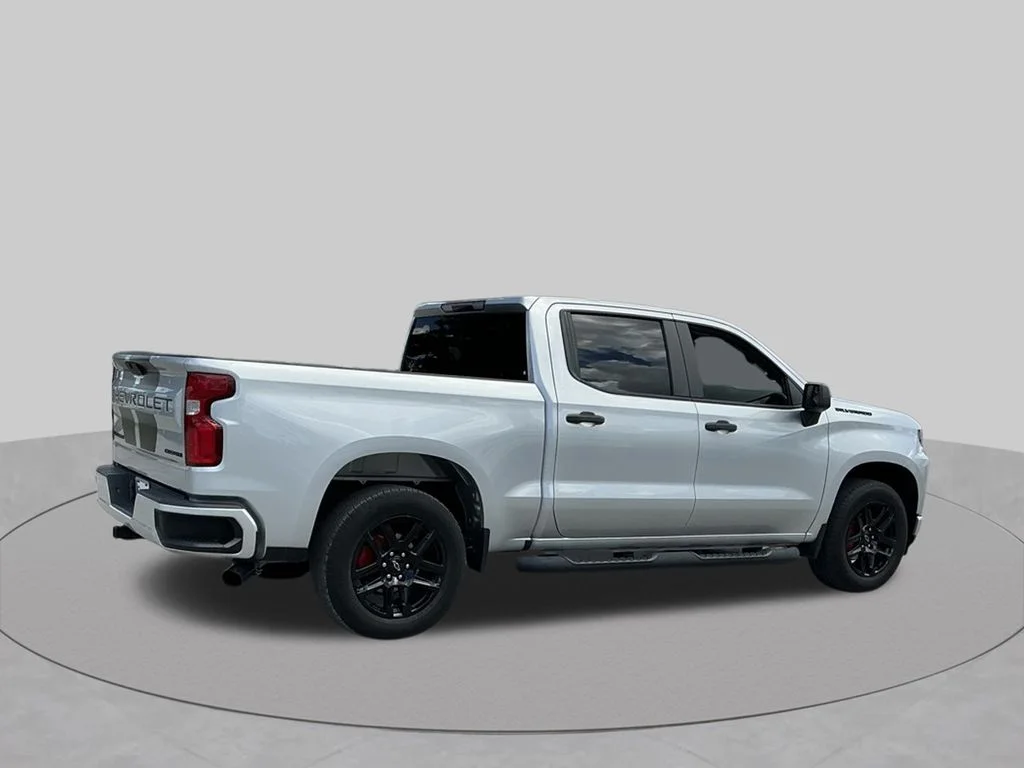 Used 2022 Silver Chevrolet Custom image 13