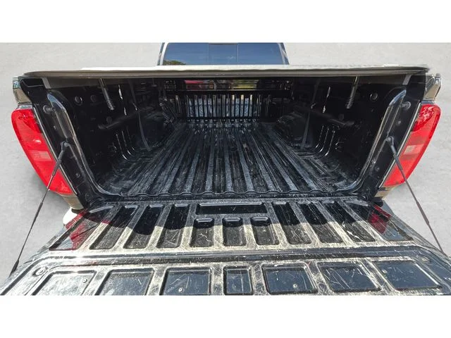 Used 2022 Black Chevrolet Z71 image 32