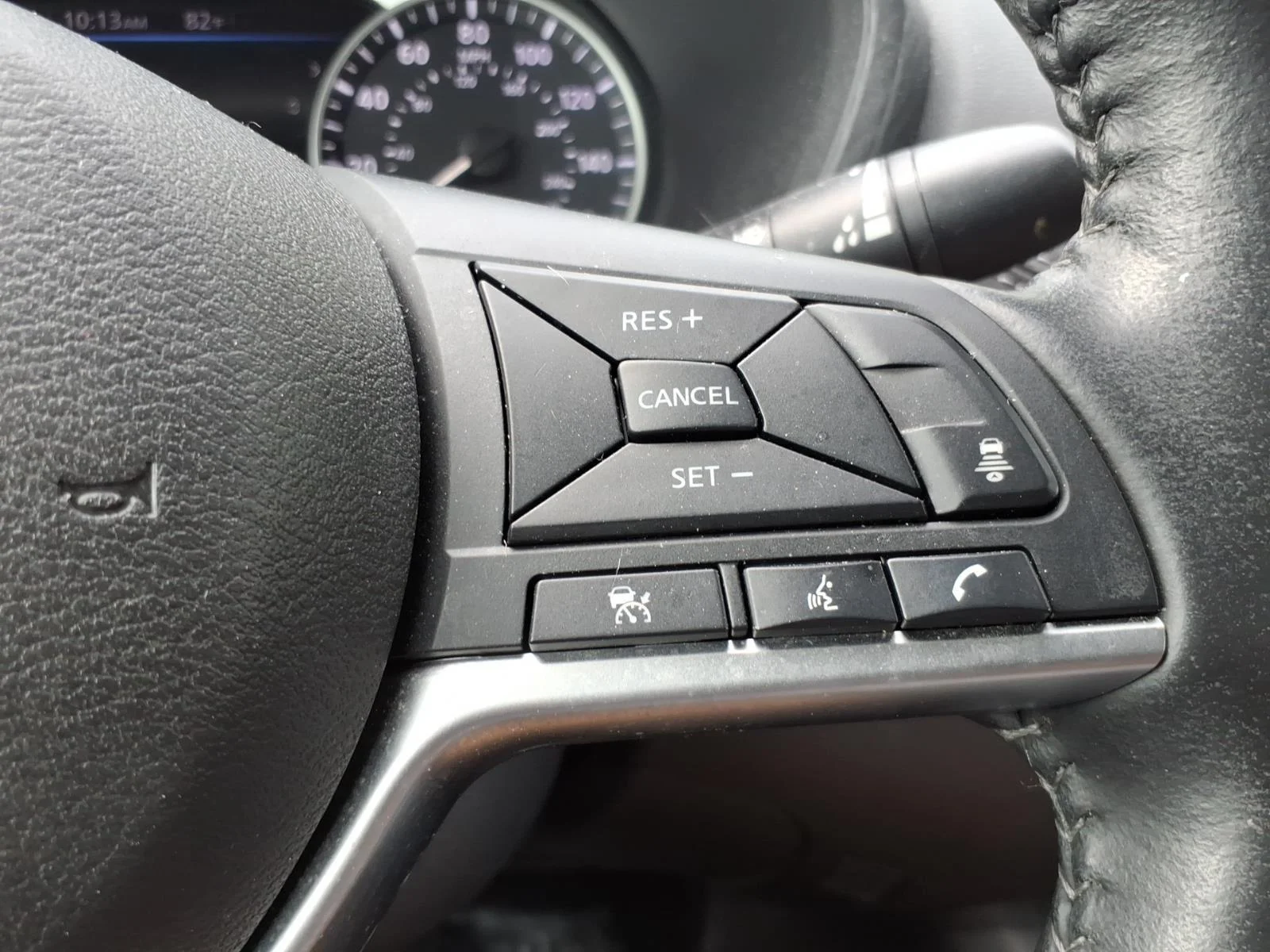 Used 2022 Aspen White TriCoat Pearl Nissan SV image 15