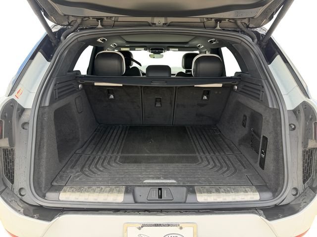 Certified Used 2023 Fuji White Land Rover SE Dynamic image 18