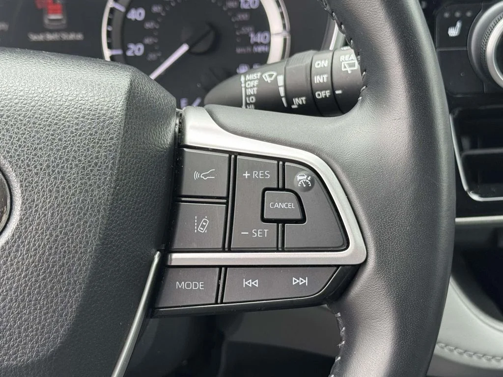 Used 2023  Toyota XLE image 24