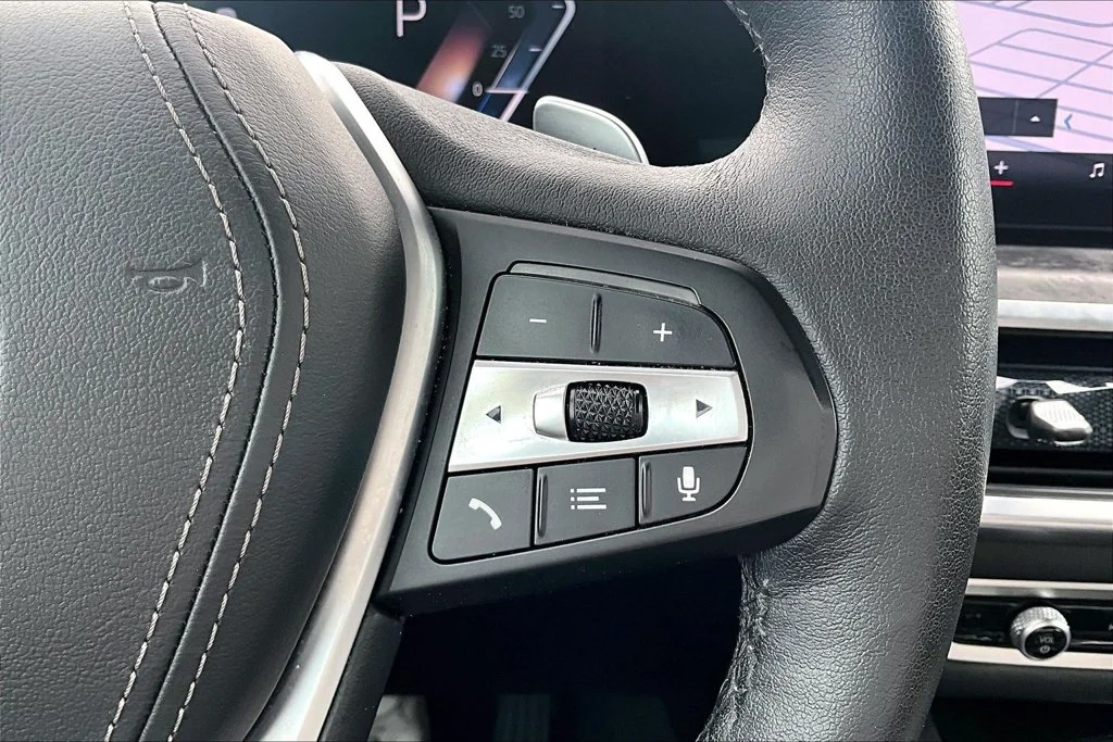 Used 2024 White BMW xDrive40i image 20