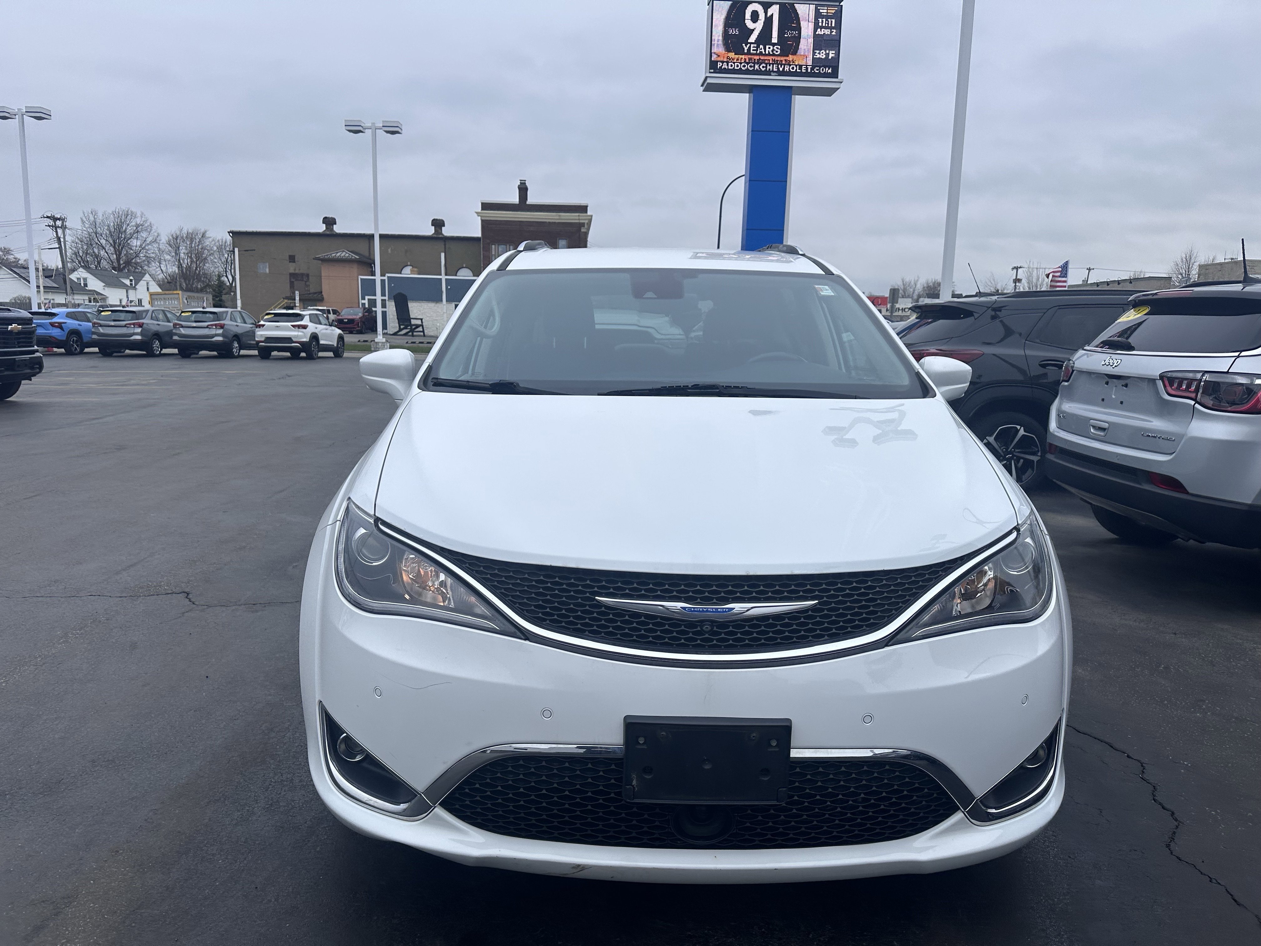 Used 2018 Chrysler Pacifica Touring L with VIN 2C4RC1BG5JR124268 for sale in Kenmore, NY