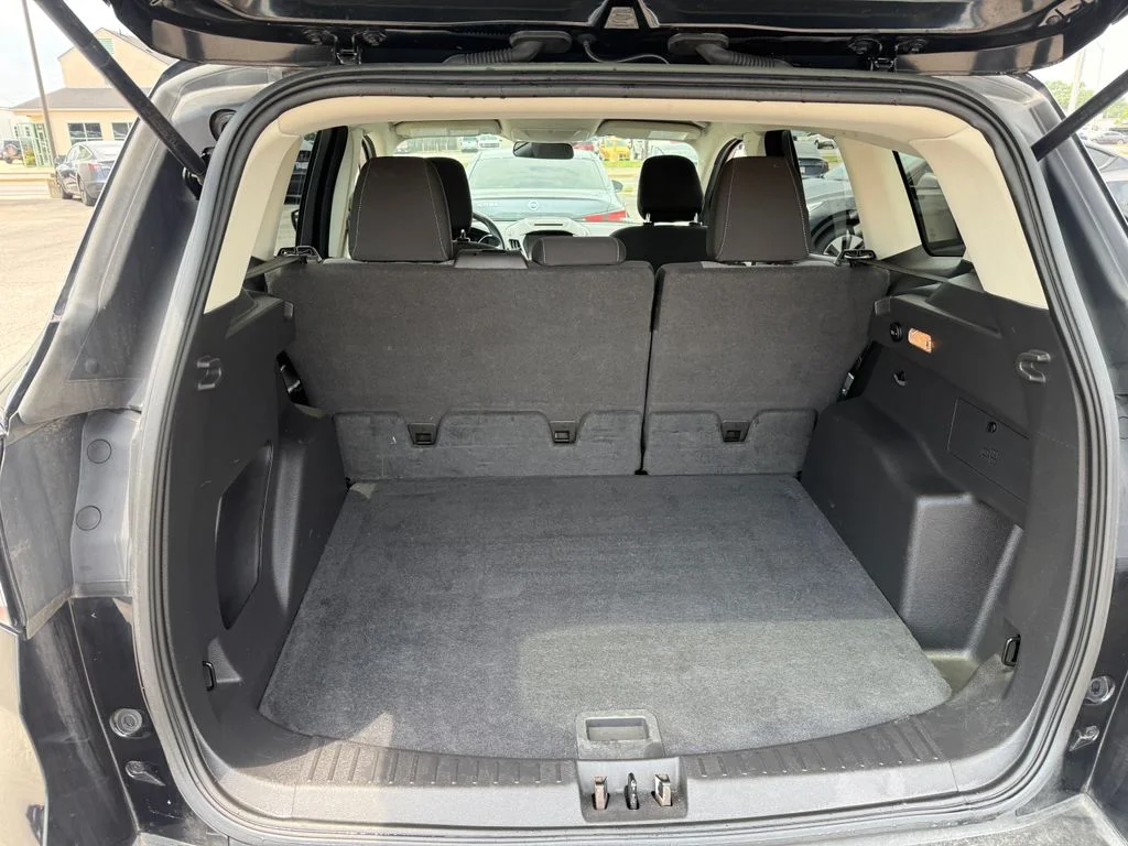 Used 2018 Black Ford SE image 19