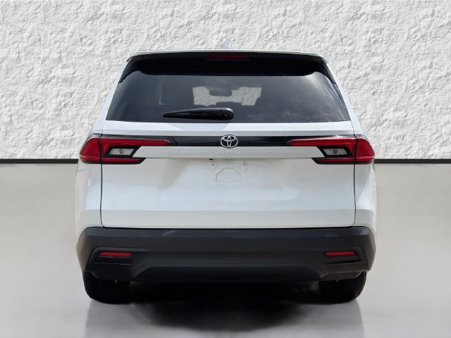Used 2026 Pearl Toyota XLE image 4