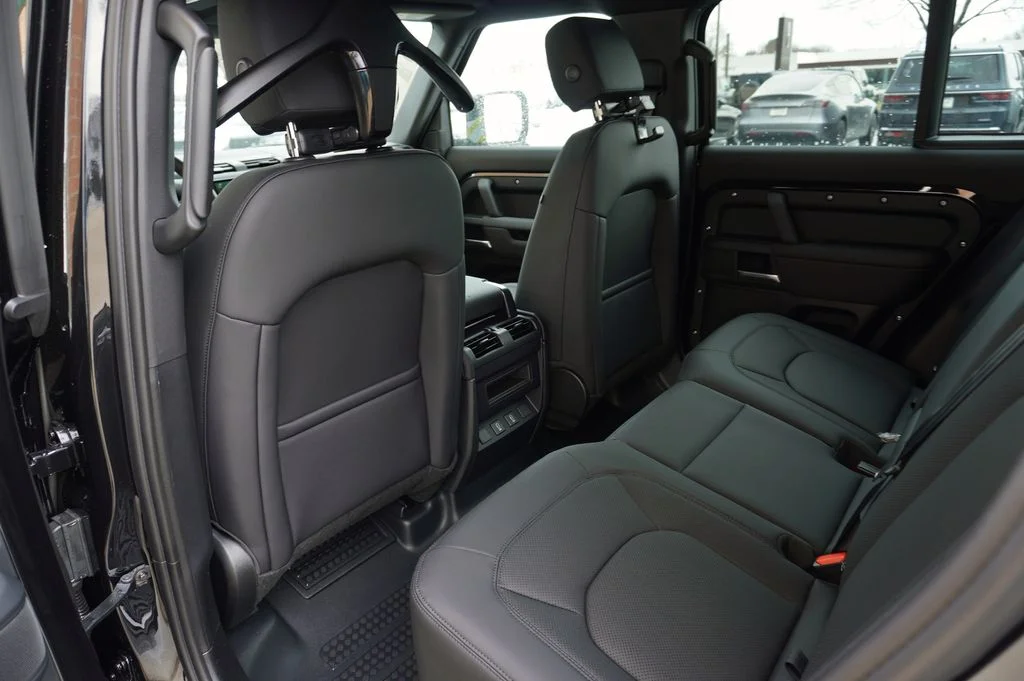 New 2026 Santorini Black Land Rover S image 31