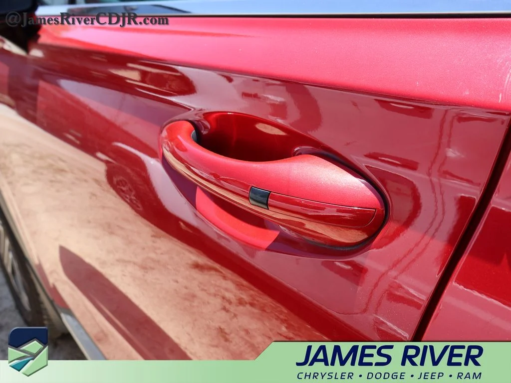 Used 2022 Red Hyundai SEL image 19