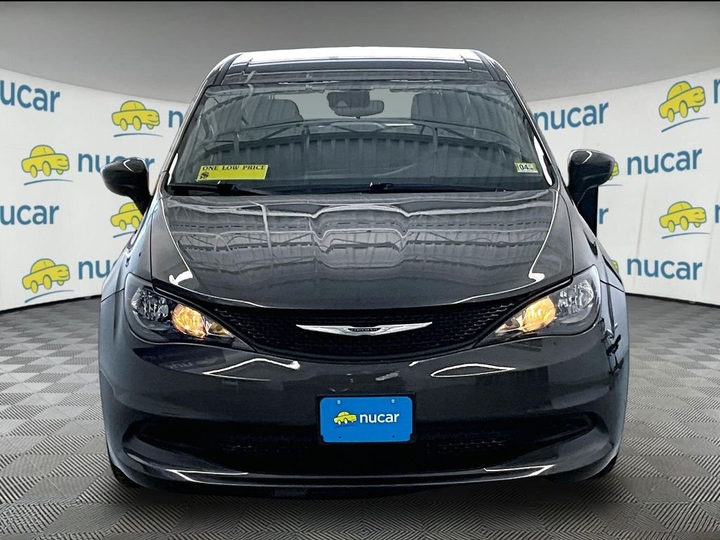 Used 2023 Granite Crystal Metallic Clearcoat Chrysler LX image 2