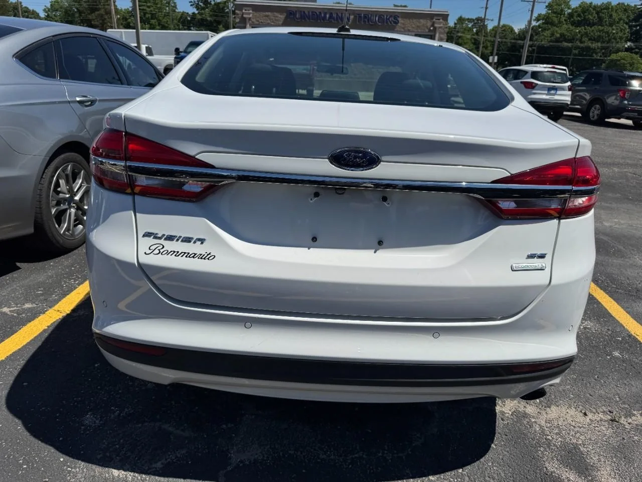 Used 2018 Oxford White Ford SE FWD image 7
