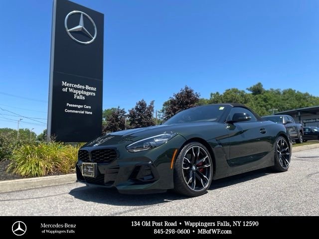 Used 2025 Green BMW sDrive M40i image 1