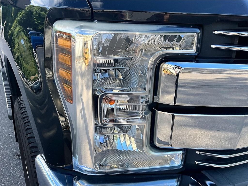 Used 2019 Black Metallic Ford Lariat image 32