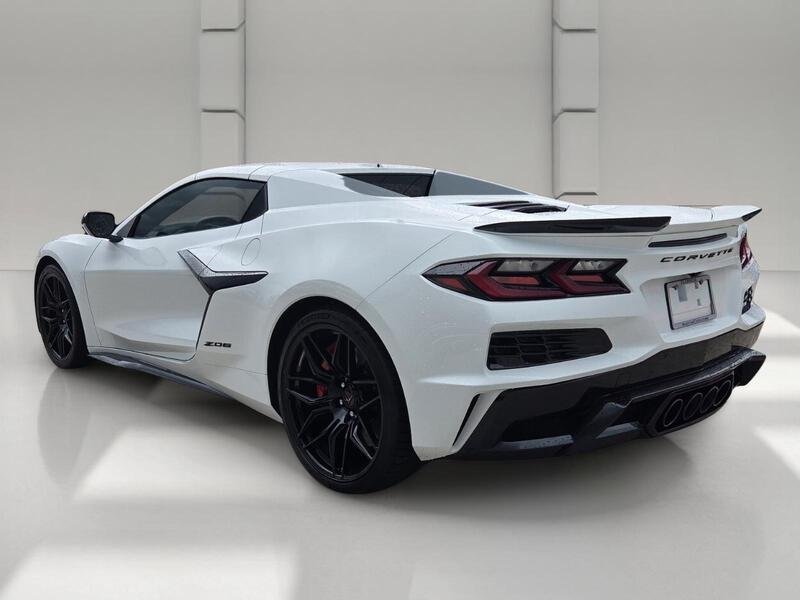 Used 2024 Arctic White CHEVROLET 2DR Z06 CONV W/3LZ image 3