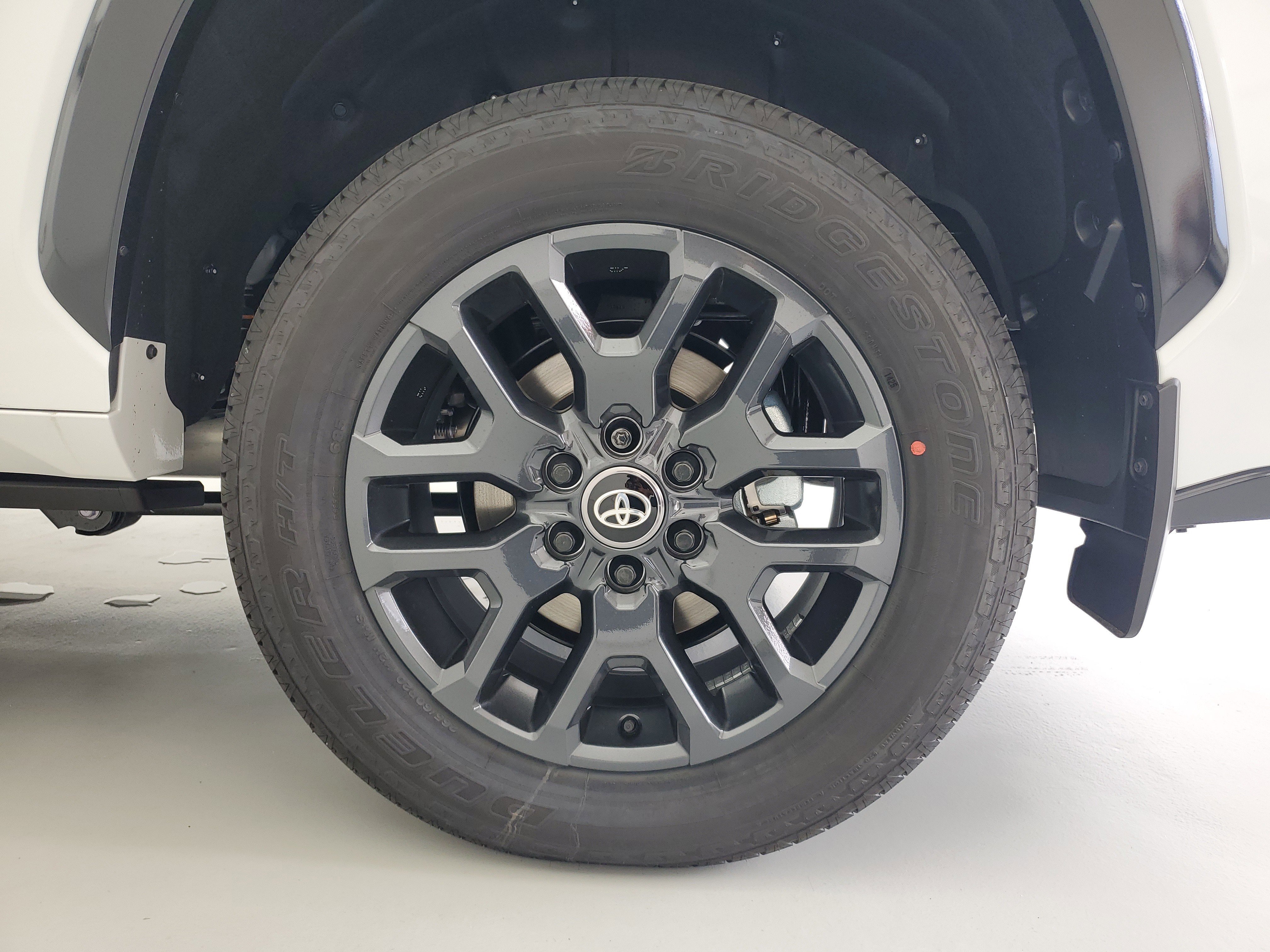 New 2026 Wind Chill Pearl <sup>1</sup> Toyota  Platinum image 9