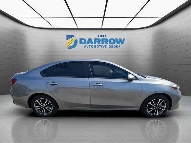 2023 Kia Forte LXS - Photo 6