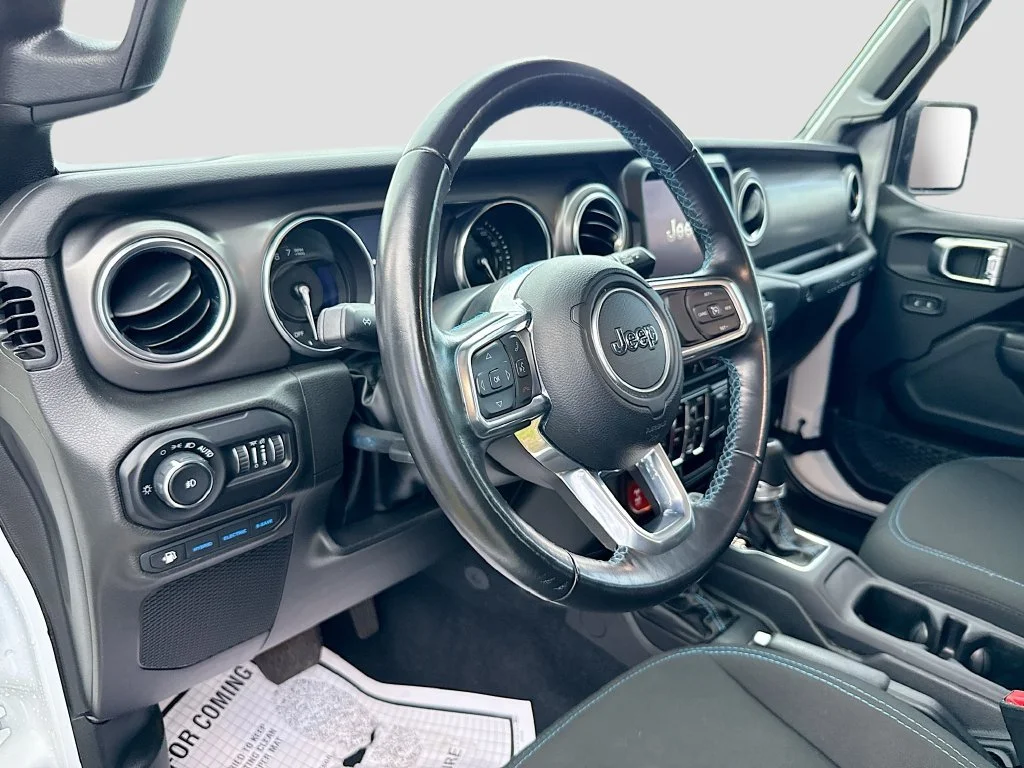 Used 2022 White Jeep Unlimited Rubicon 4xe image 11