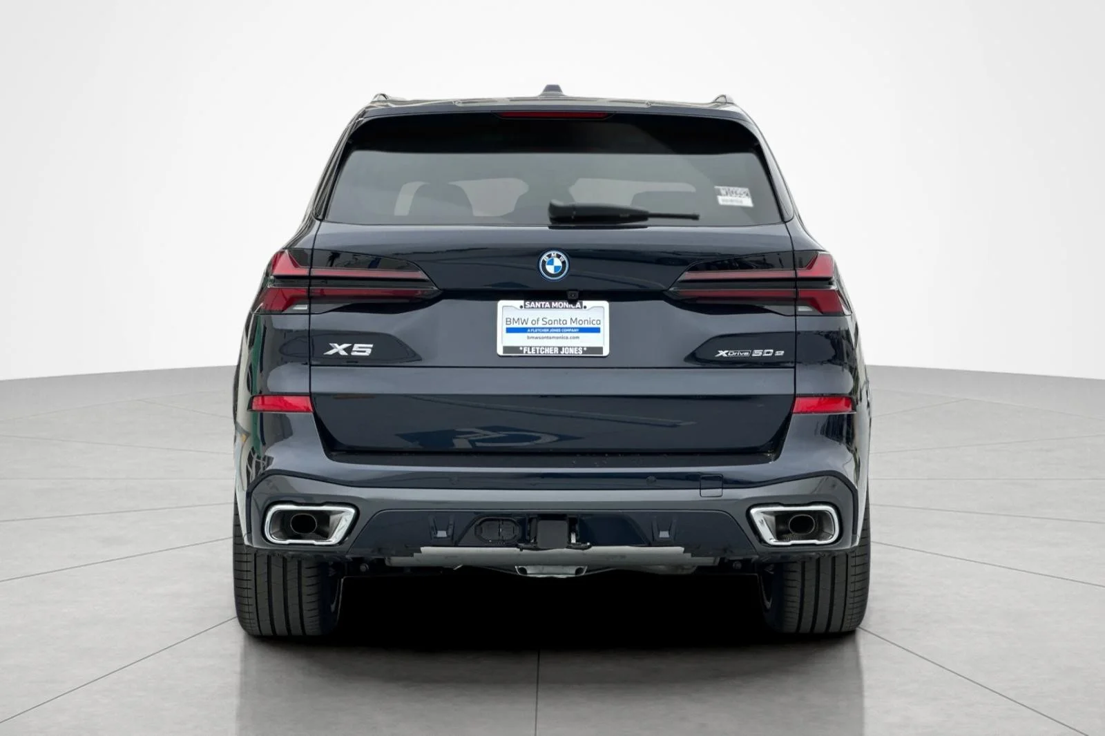 New 2026 Carbon Black Metallic BMW xDrive50e image 4